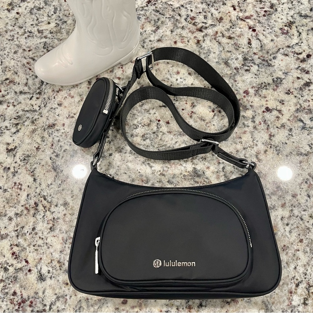 Lululemon Crossbody Bag w/Nano Pouch 2L🖤